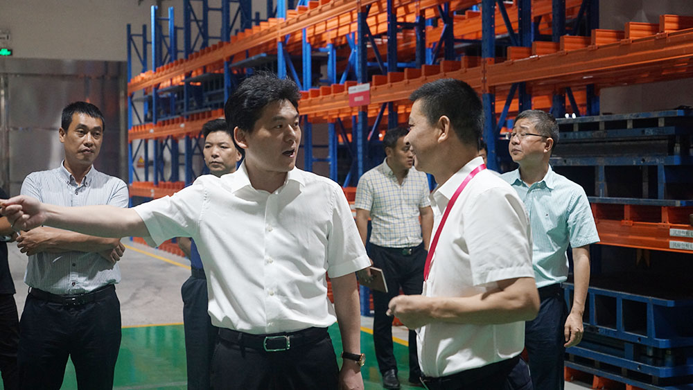 【頭條】嵊州市市長嚴鋼蒞臨佳歌集成灶視察和指導