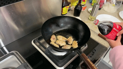 【佳歌廚房】全家都愛吃的可樂雞翅，你學(xué)會了嗎？