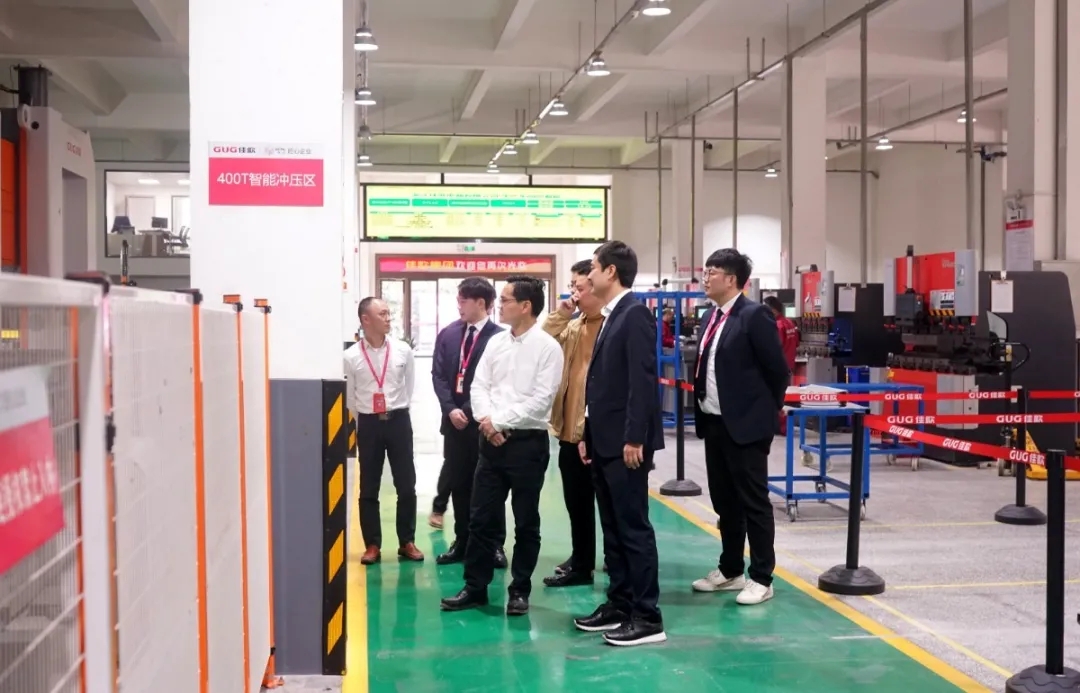 嵊州市委常委、副市長(zhǎng)王德兵一行蒞臨佳歌集團(tuán)考察指導(dǎo)工作