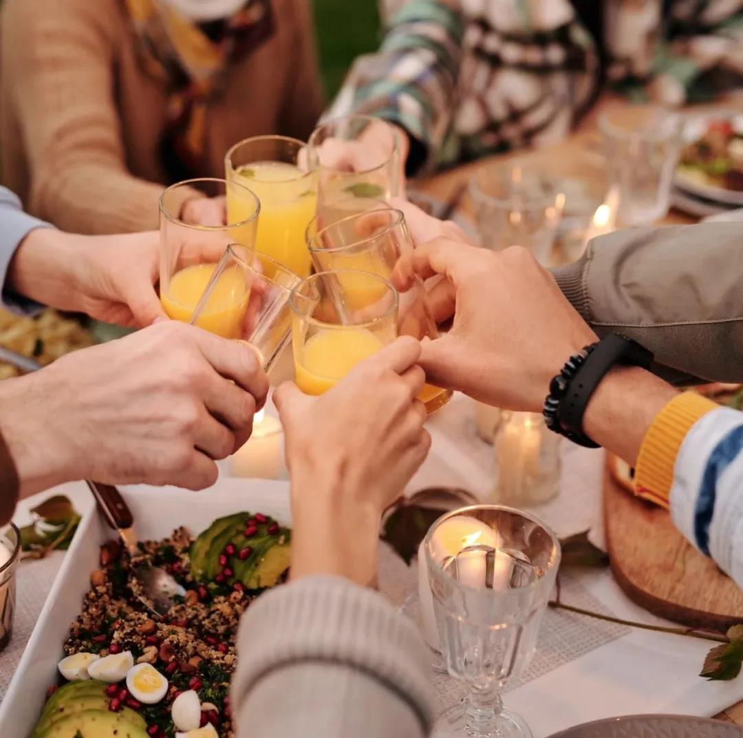 坐下來 一“佟”吃個(gè)飯吧