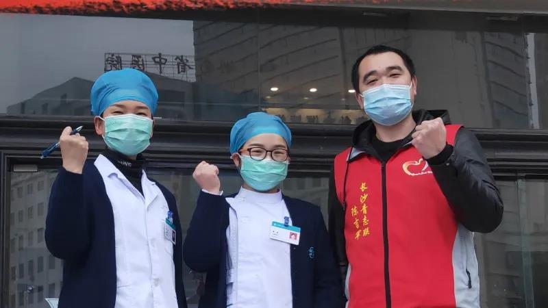 坐下來 一“佟”吃個(gè)飯吧