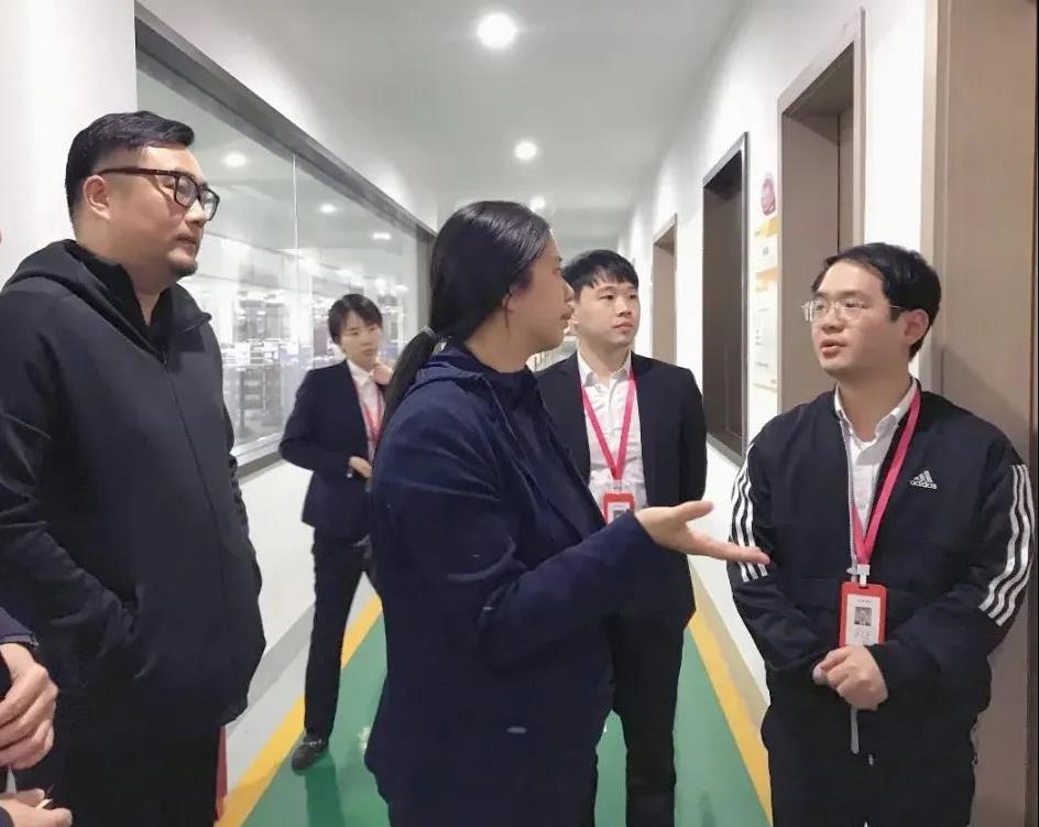 紹興市留學(xué)生聯(lián)誼會一行蒞臨佳歌集成灶參觀指導(dǎo)！