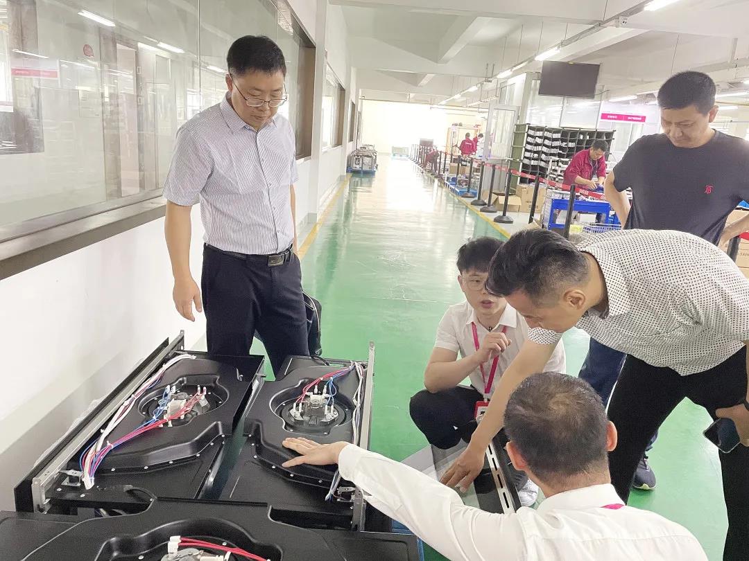 中國五金制品協(xié)會副理事長孟凡波一行蒞臨佳歌集團參觀指導(dǎo)！