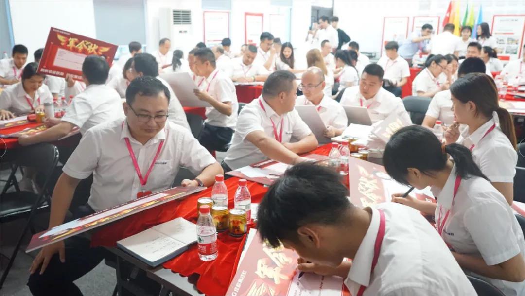 “星耀佳歌·一路佟行”808超級(jí)品牌日啟動(dòng)會(huì)暨818全國招商動(dòng)員大會(huì)圓滿成功！